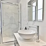 Spacious 4 Bedrooms - Paris 11Th With Style