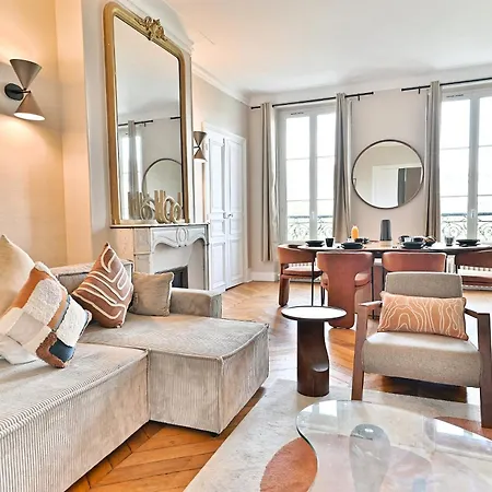 Apartment Spacious 4 Bedrooms - 11th With Style