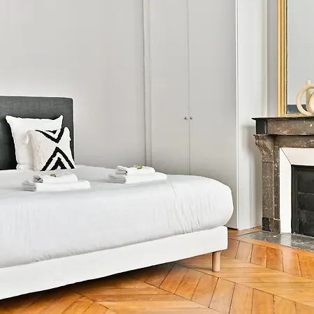 Spacious 4 Bedrooms - 11th With Style Apartment *