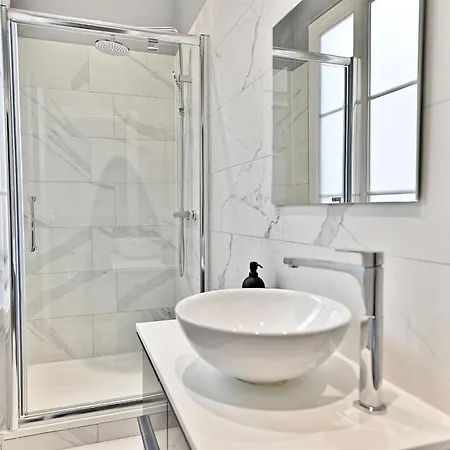 Apartment Spacious 4 Bedrooms - 11th With Style *