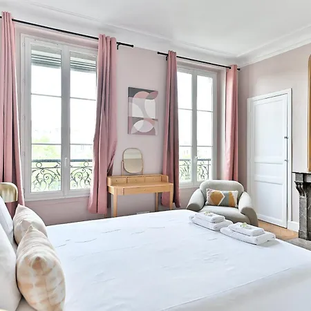 Apartment Spacious 4 Bedrooms - 11th With Style