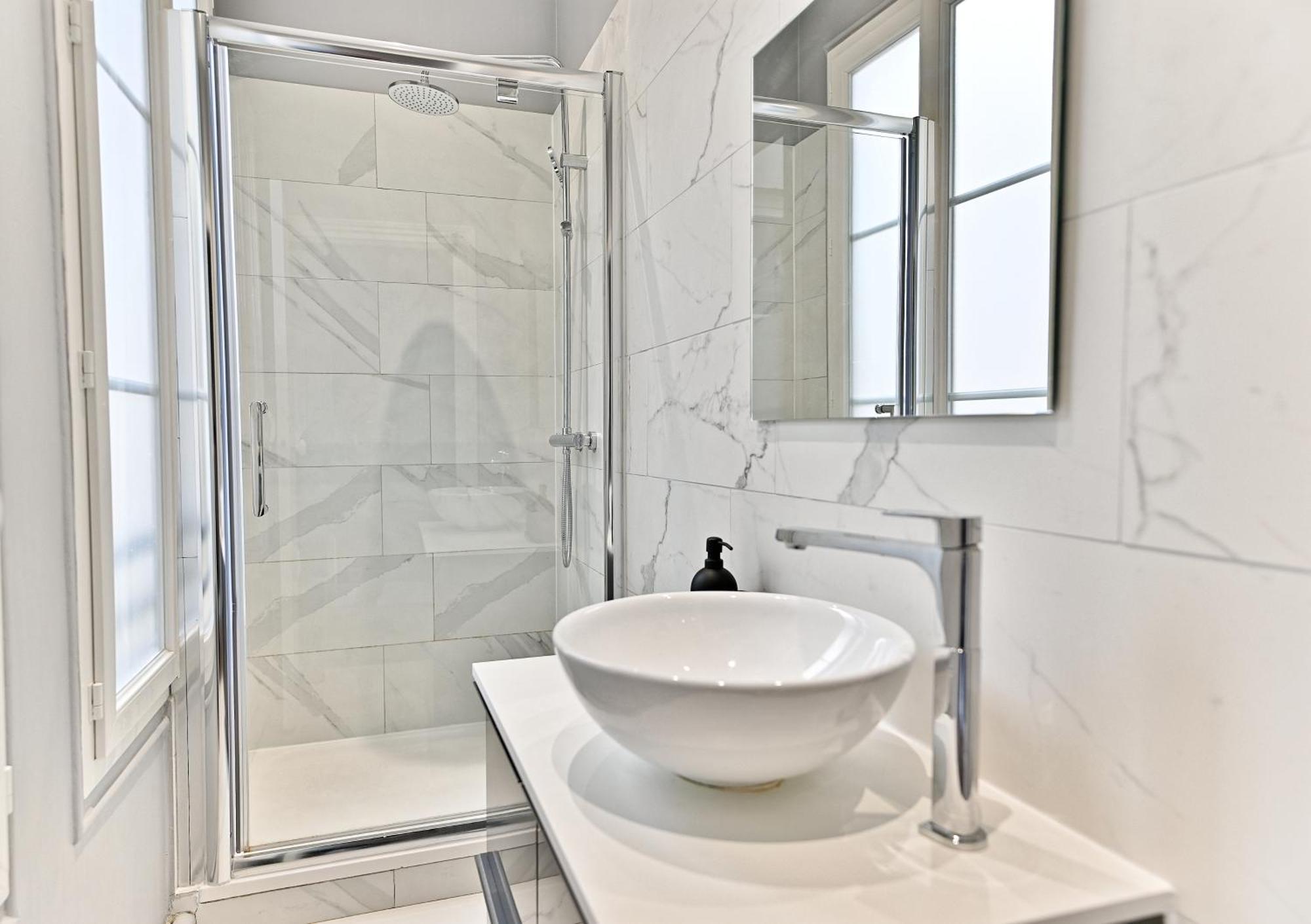 Apartment Spacious 4 Bedrooms - 11th With Style *