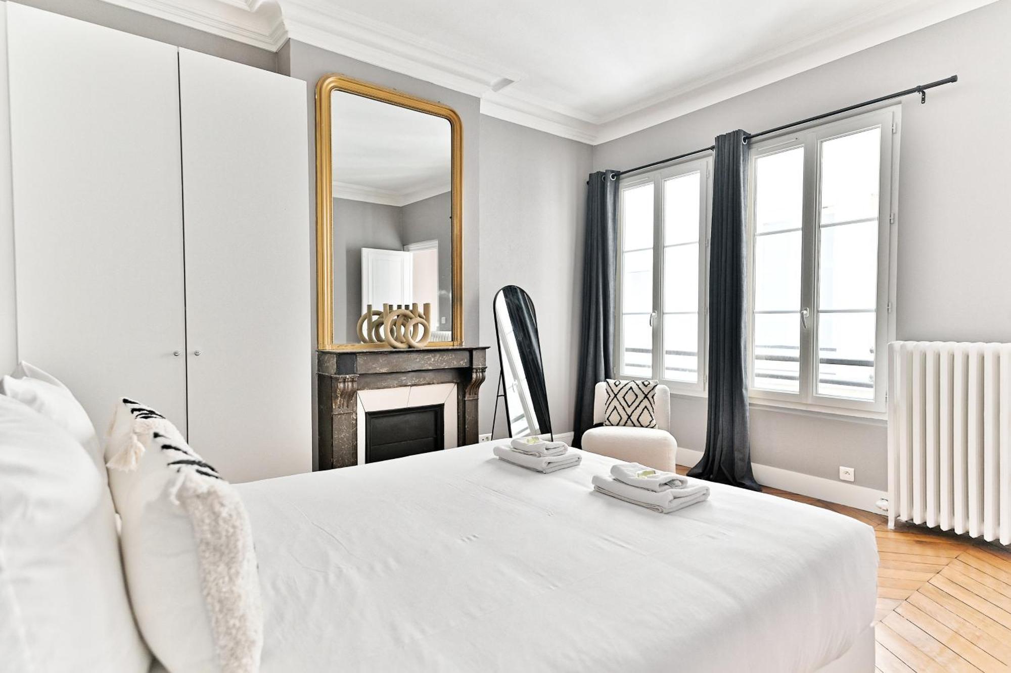 Spacious 4 Bedrooms - 11th With Style